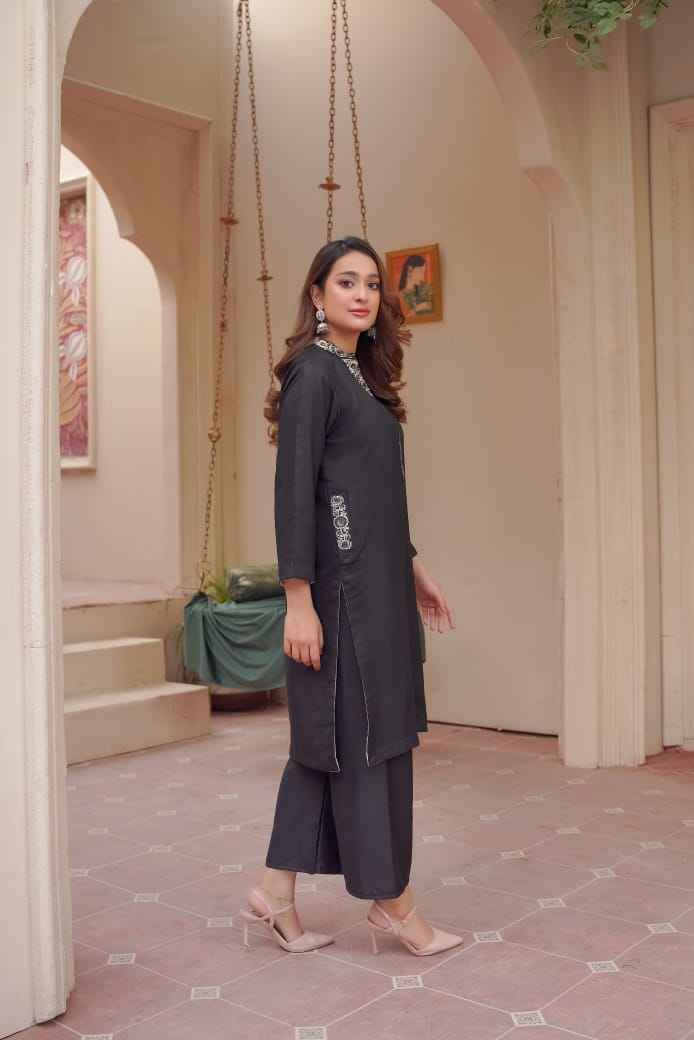 Dhanak Embroidery Flapper with Pockets - Stitched 2 pc - Sunflare.pk