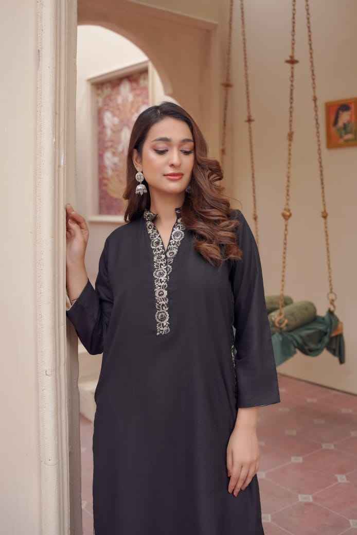 Dhanak Embroidery Flapper with Pockets - Stitched 2 pc - Sunflare.pk