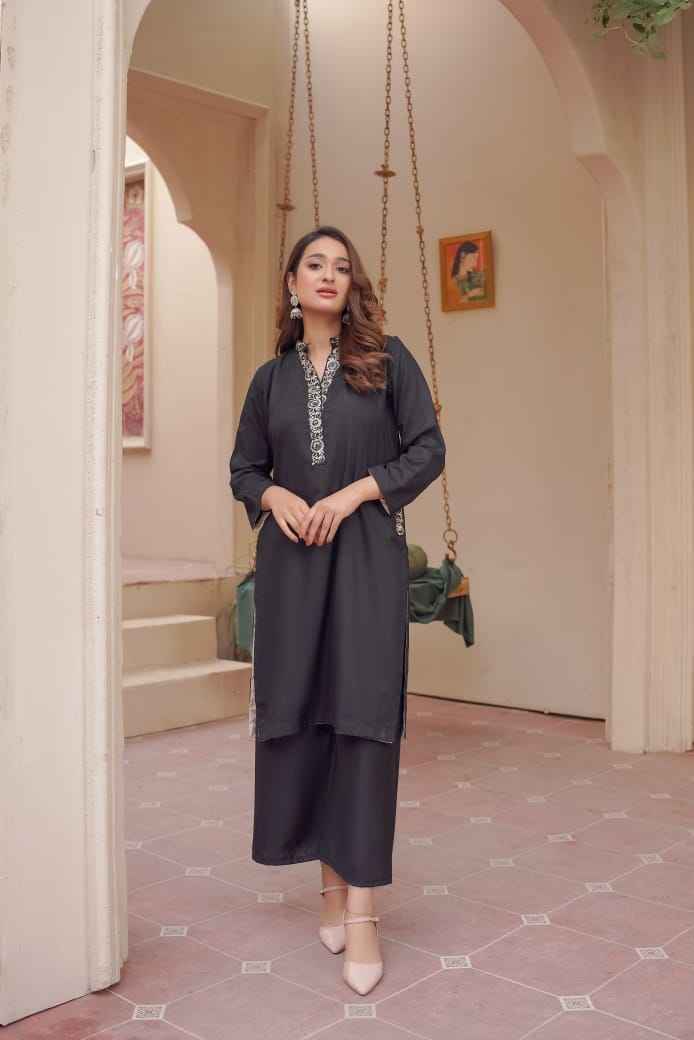 Dhanak Embroidery Flapper with Pockets - Stitched 2 pc - Sunflare.pk