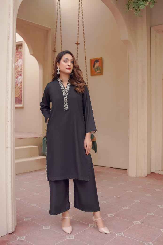 Dhanak Embroidery Flapper with Pockets - Stitched 2 pc - Sunflare.pk