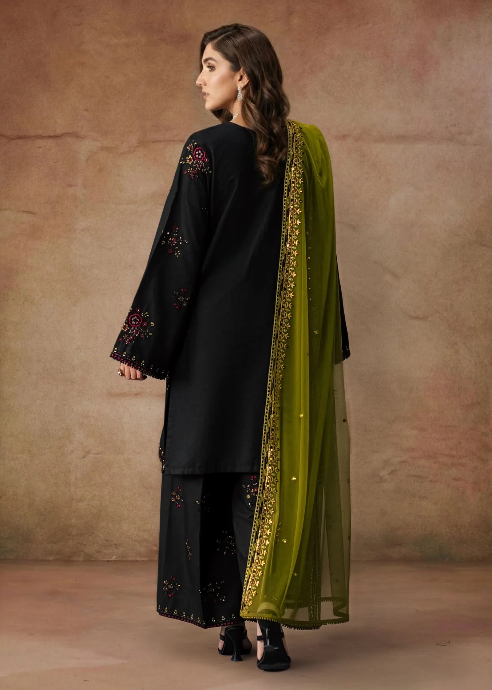 Laira – Embroidered Dhanak 3PC Suit