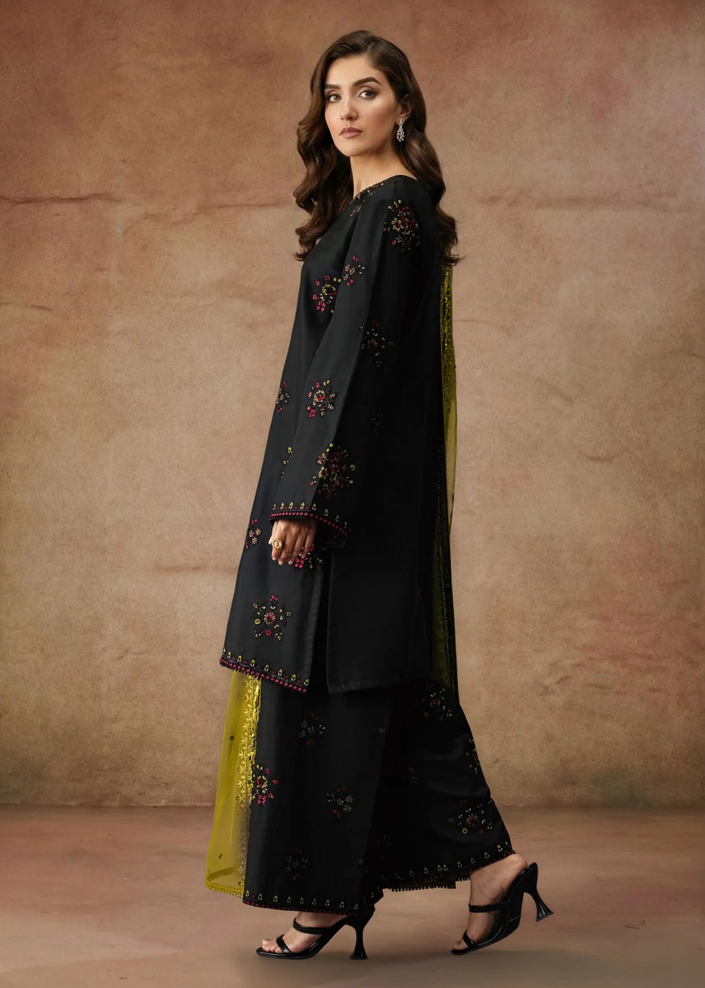 Laira – Embroidered Dhanak 3PC Suit