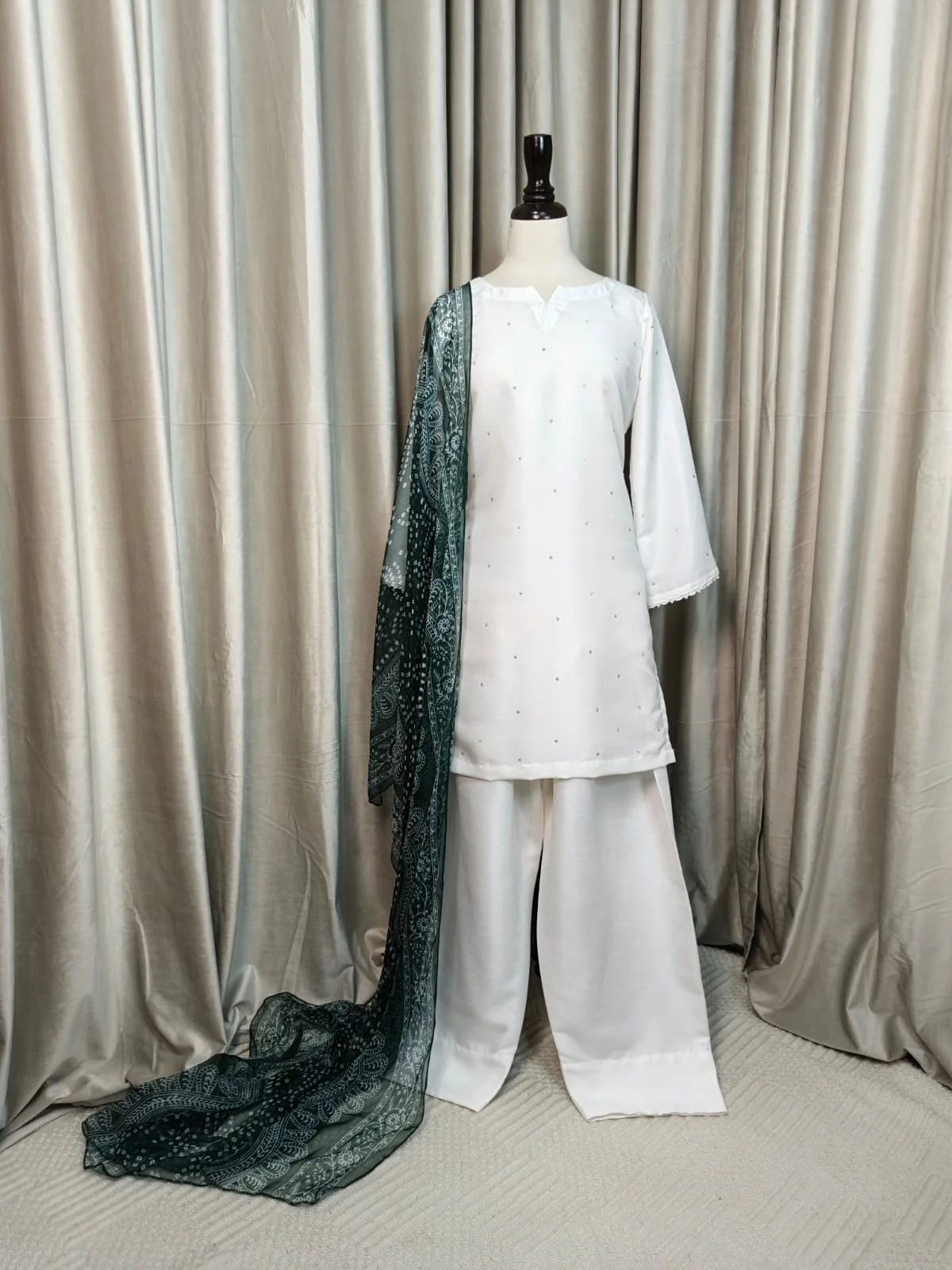 Noor-e-Watan Stitched 3-Piece Farshi Suit