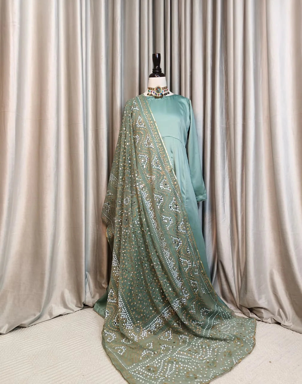 Chundri Royale 2-Piece Maxi