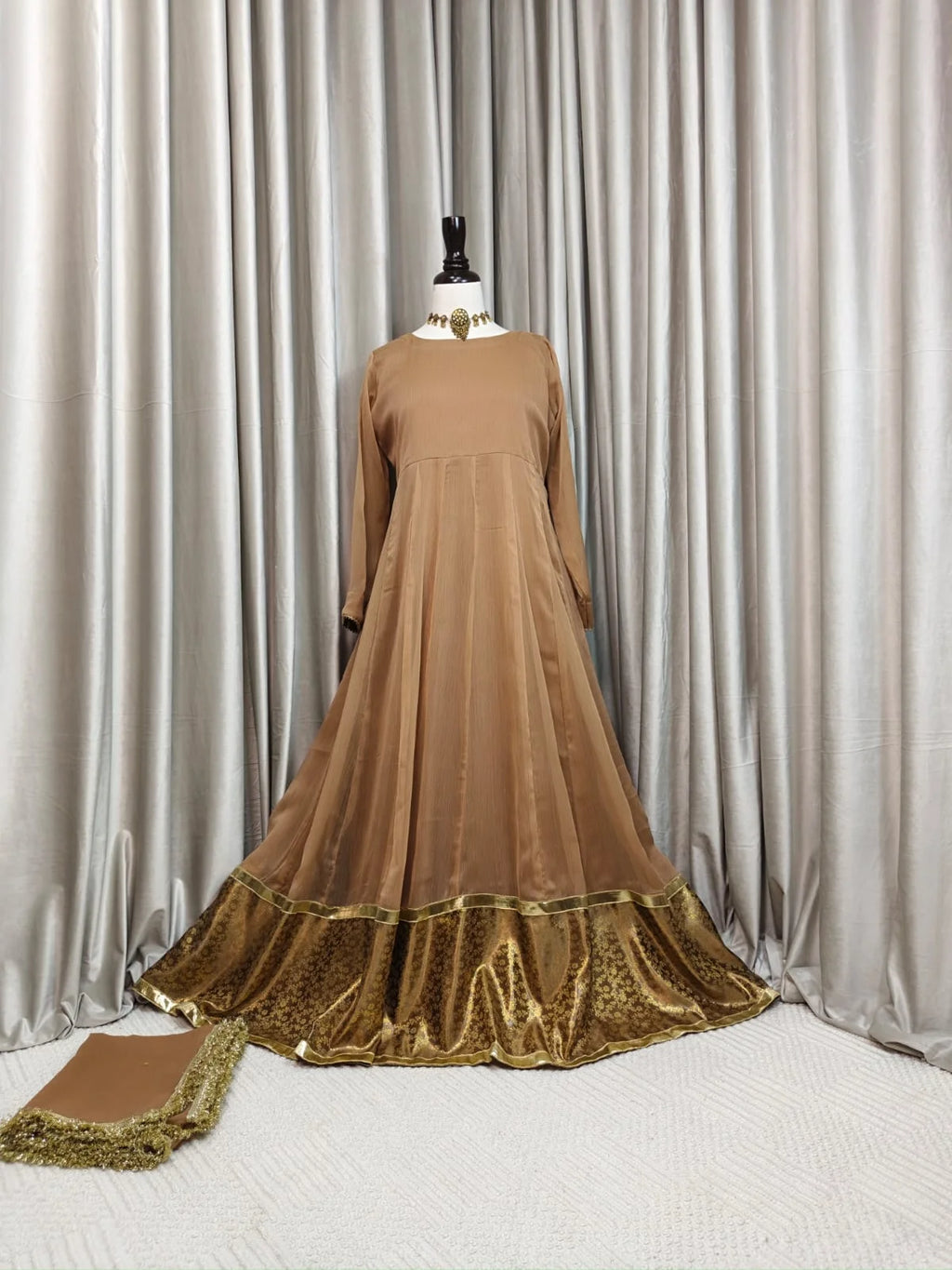 Banarsi Bloom 2-Piece Maxi