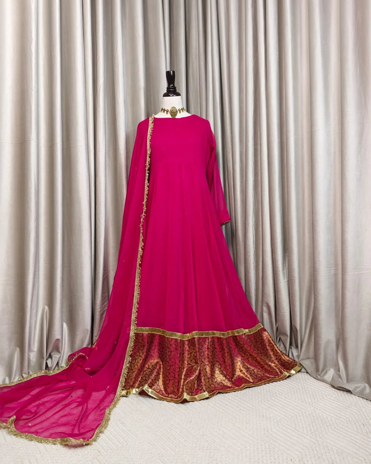 Banarsi Bloom 2-Piece Maxi - view 2 | Sunflare.pk