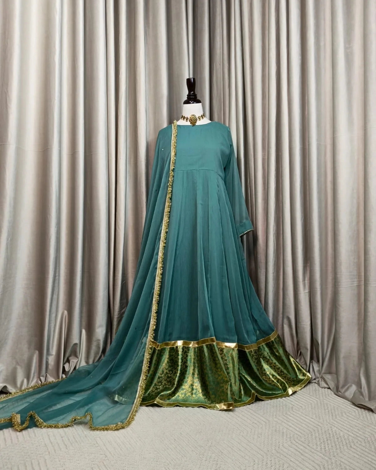 Banarsi Bloom 2-Piece Maxi - view 3 | Sunflare.pk