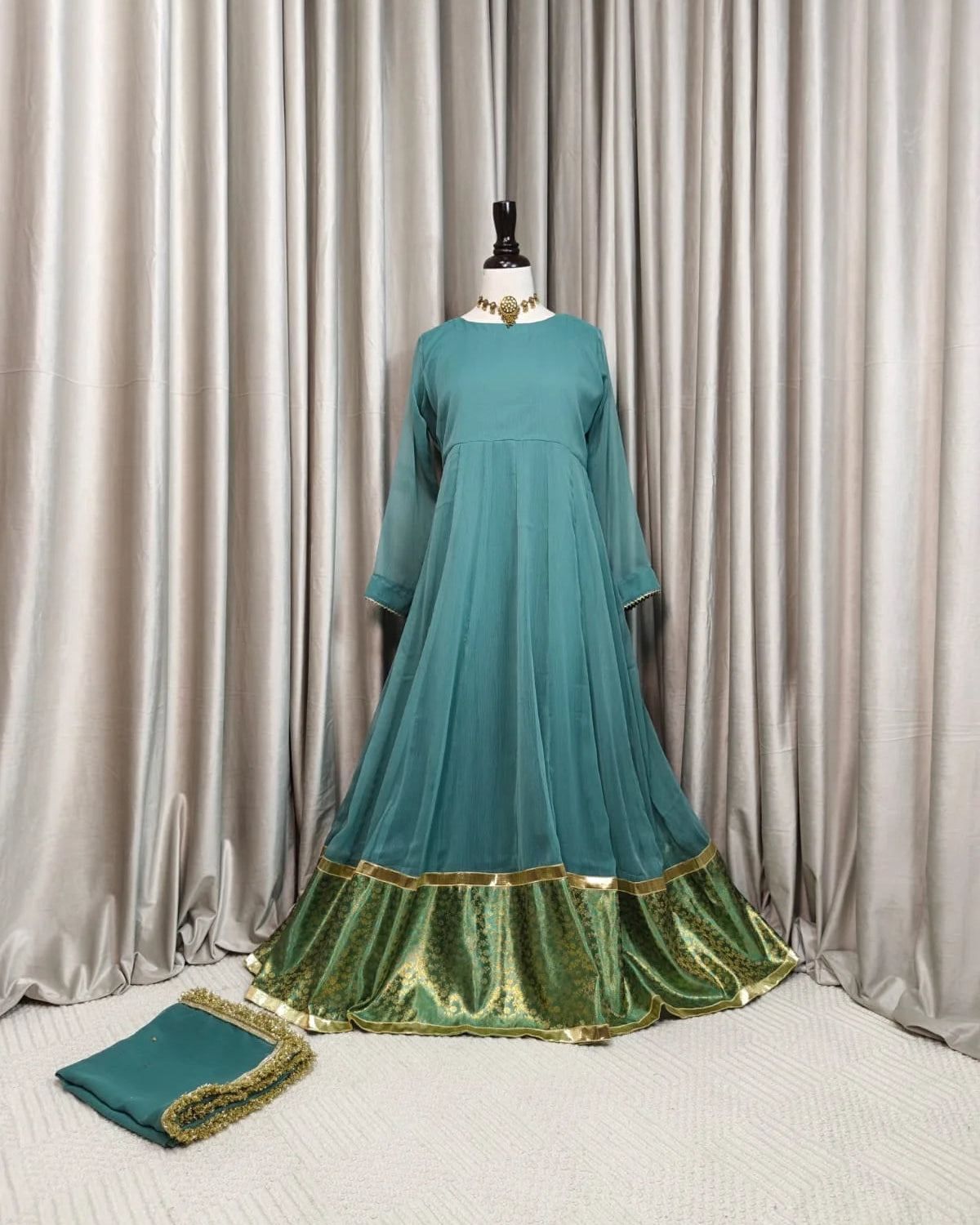 Banarsi Bloom 2-Piece Maxi